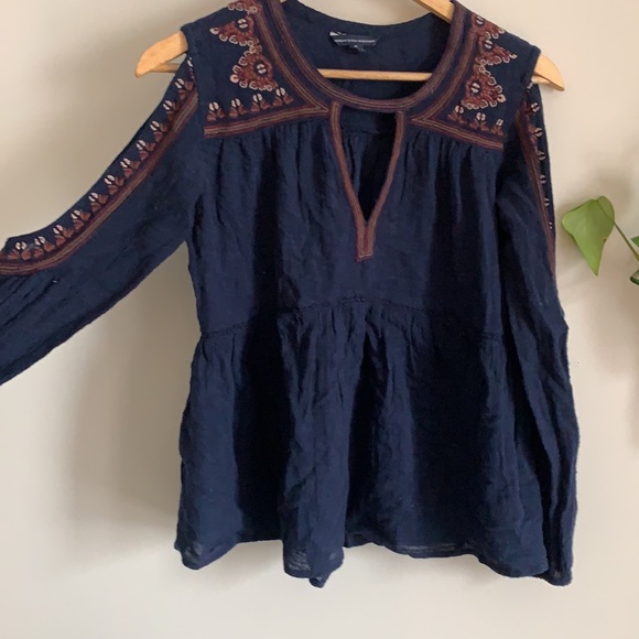 American Eagle cold shoulder detailed blouse. - Picture 2 of 6